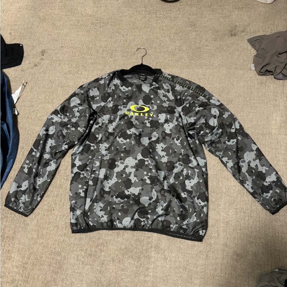 Oakley Camo Windbreaker With Removable Sleeves